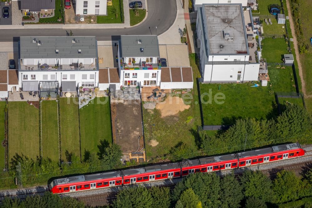 Luftaufnahme Essen - Wohngebiet einer Einfamilienhaus- Siedlung an der Mariannenbahn in Essen im Bundesland Nordrhein-Westfalen - NRW, Deutschland