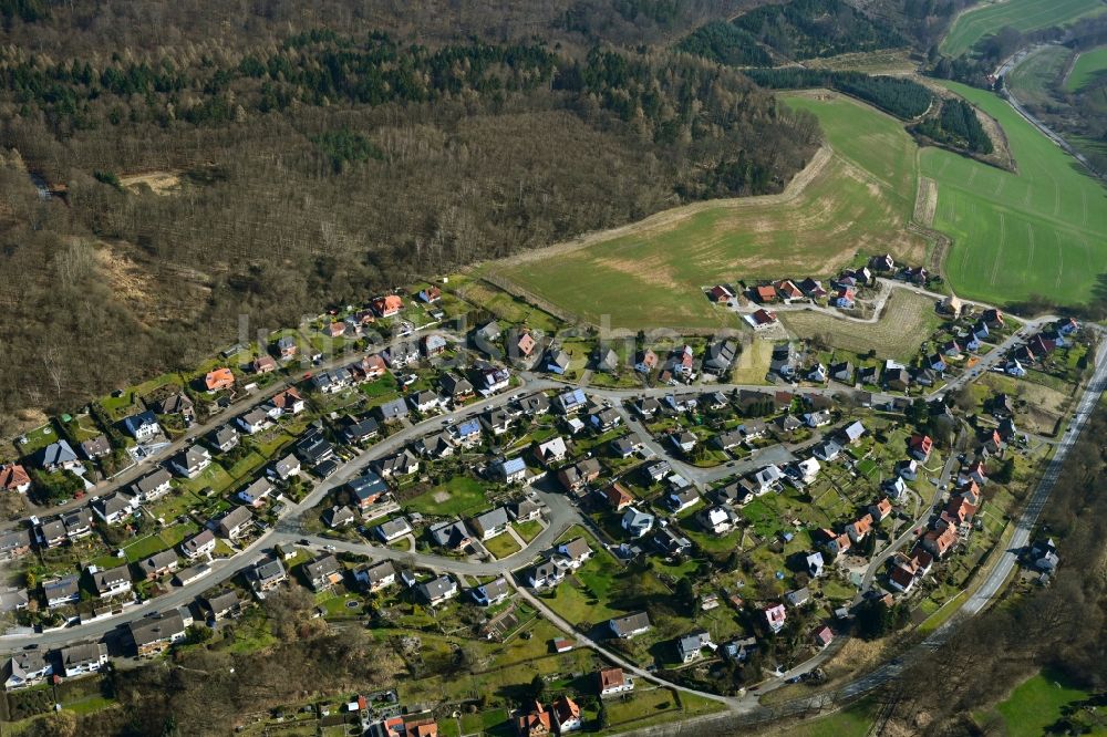 Luftbild Delligsen - Wohngebiet einer Einfamilienhaus- Siedlung am Markeldisser Weg - Untere Hilsstraße - Am Bocksberg in Delligsen im Bundesland Niedersachsen, Deutschland