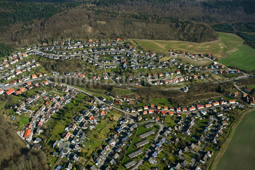 Delligsen von oben - Wohngebiet einer Einfamilienhaus- Siedlung am Markeldisser Weg - Untere Hilsstraße - Am Bocksberg in Delligsen im Bundesland Niedersachsen, Deutschland