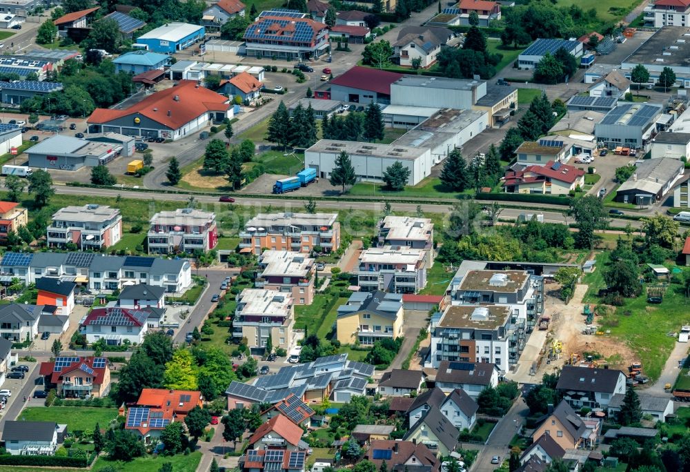 Luftbild Ettenheim - Wohngebiet mit einer Einfamilienhaus- Siedlung und Mehrfamilienhäuser Im Fürstenfeld in Ettenheim im Bundesland Baden-Württemberg, Deutschland