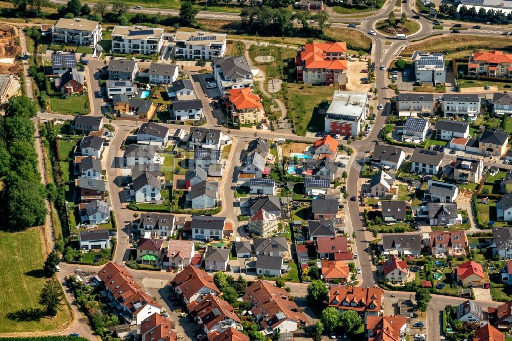 Luftbild Ettenheim - Wohngebiet mit einer Einfamilienhaus- Siedlung und Mehrfamilienhäuser Im Fürstenfeld in Ettenheim im Bundesland Baden-Württemberg, Deutschland