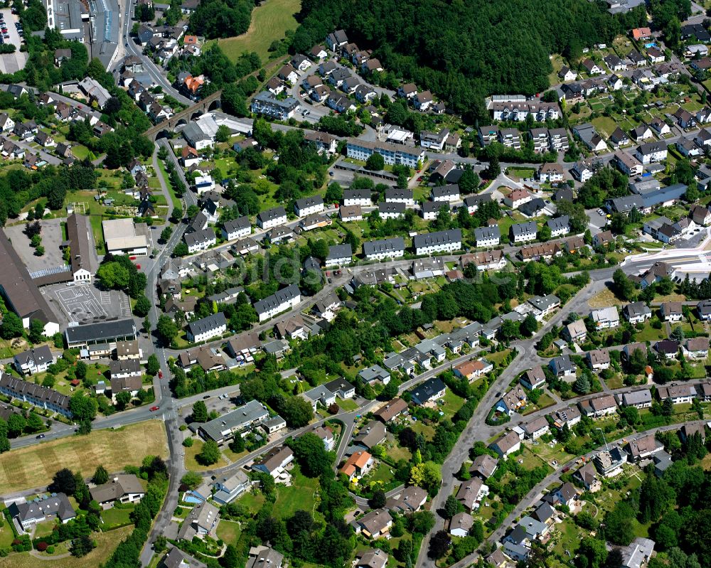 Meinerzhagen aus der Vogelperspektive: Wohngebiet einer Einfamilienhaus- Siedlung in Meinerzhagen im Bundesland Nordrhein-Westfalen, Deutschland