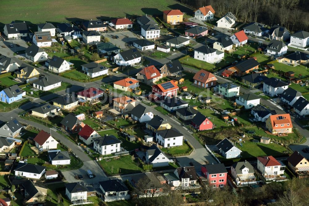 Mühlenbecker Land aus der Vogelperspektive: Wohngebiet einer Einfamilienhaus- Siedlung in Mühlenbecker Land im Bundesland Brandenburg