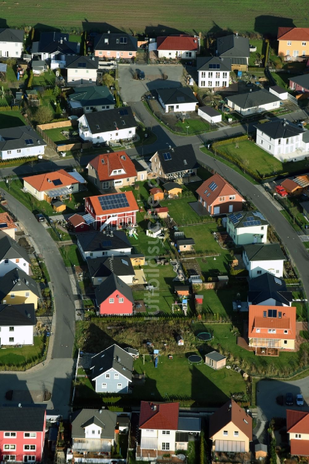 Mühlenbecker Land aus der Vogelperspektive: Wohngebiet einer Einfamilienhaus- Siedlung in Mühlenbecker Land im Bundesland Brandenburg