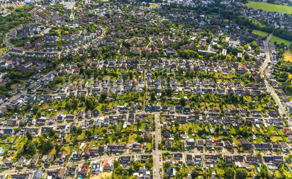 Mülheim an der Ruhr aus der Vogelperspektive: Wohngebiet einer Einfamilienhaus- Siedlung in Mülheim an der Ruhr im Bundesland Nordrhein-Westfalen, Deutschland