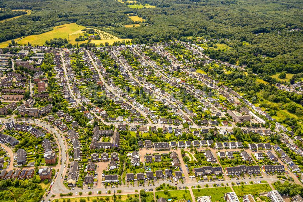 Luftaufnahme Mülheim an der Ruhr - Wohngebiet einer Einfamilienhaus- Siedlung in Mülheim an der Ruhr im Bundesland Nordrhein-Westfalen, Deutschland