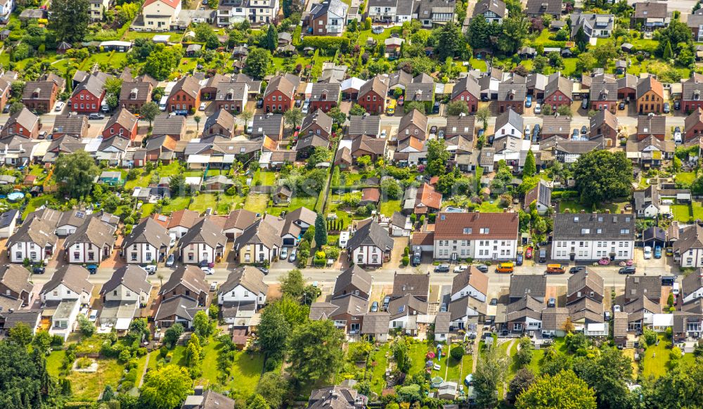 Luftaufnahme Mülheim an der Ruhr - Wohngebiet einer Einfamilienhaus- Siedlung in Mülheim an der Ruhr im Bundesland Nordrhein-Westfalen, Deutschland