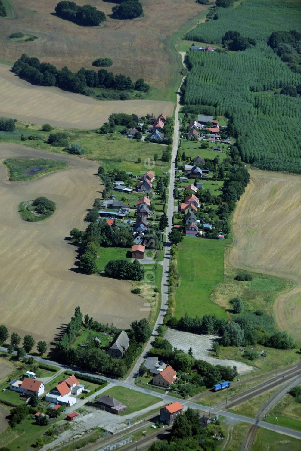 Möllenhagen aus der Vogelperspektive: Wohngebiet einer Einfamilienhaus- Siedlung in Möllenhagen im Bundesland Mecklenburg-Vorpommern