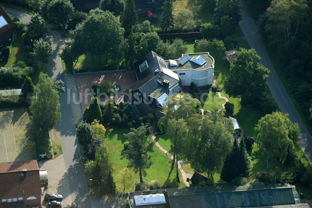 Munster von oben - Wohngebiet einer Einfamilienhaus- Siedlung in Munster im Bundesland Niedersachsen