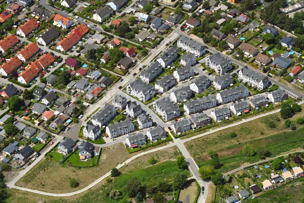 Berlin von oben - Wohngebiet einer Einfamilienhaus- Siedlung Möwenweg - Grüne Aue im Ortsteil Biesdorf in Berlin, Deutschland