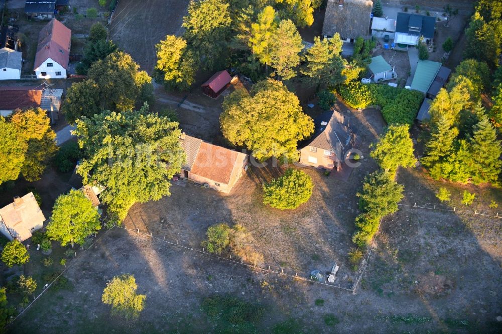 Nausdorf von oben - Wohngebiet einer Einfamilienhaus- Siedlung in Nausdorf im Bundesland Brandenburg, Deutschland