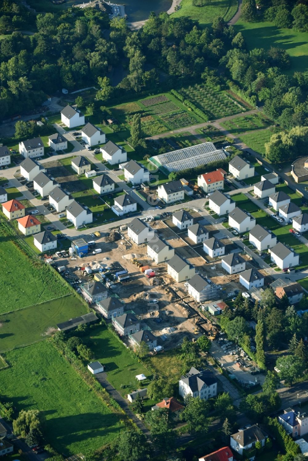 Berlin aus der Vogelperspektive: Wohngebiet einer Einfamilienhaus- Siedlung An der Neumark in Berlin, Deutschland