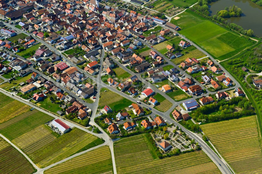 Nordheim am Main aus der Vogelperspektive: Wohngebiet einer Einfamilienhaus- Siedlung in Nordheim am Main im Bundesland Bayern, Deutschland