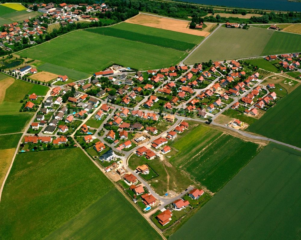 Luftaufnahme Obermotzing - Wohngebiet einer Einfamilienhaus- Siedlung in Obermotzing im Bundesland Bayern, Deutschland