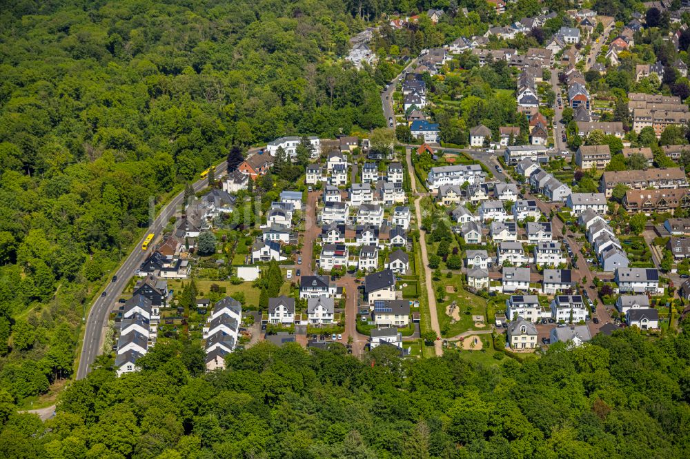 Essen von oben - Wohngebiet einer Einfamilienhaus- Siedlung im Ortsteil Heisingen in Essen im Bundesland Nordrhein-Westfalen, Deutschland