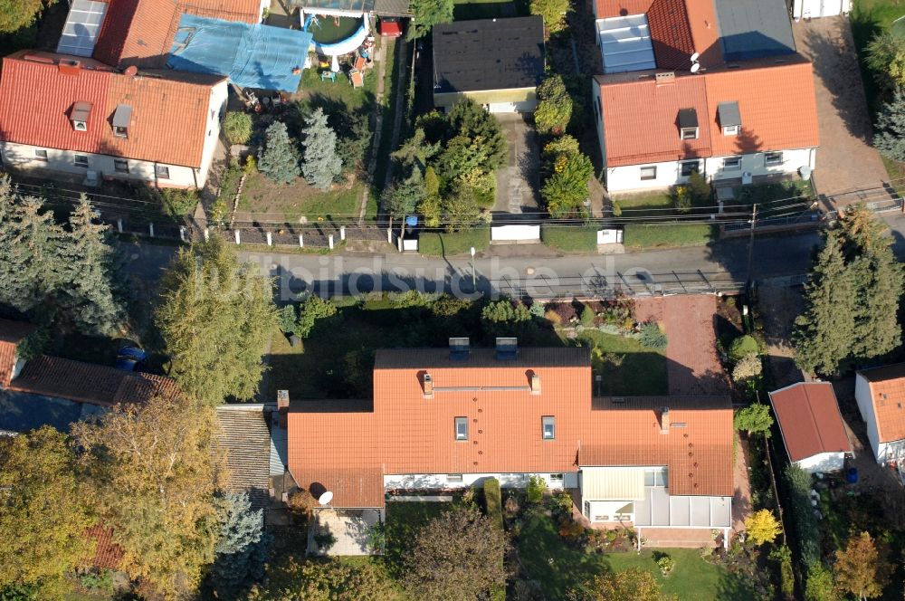 Luftbild Berlin - Wohngebiet einer Einfamilienhaus- Siedlung im Ortsteil Karow in Berlin, Deutschland