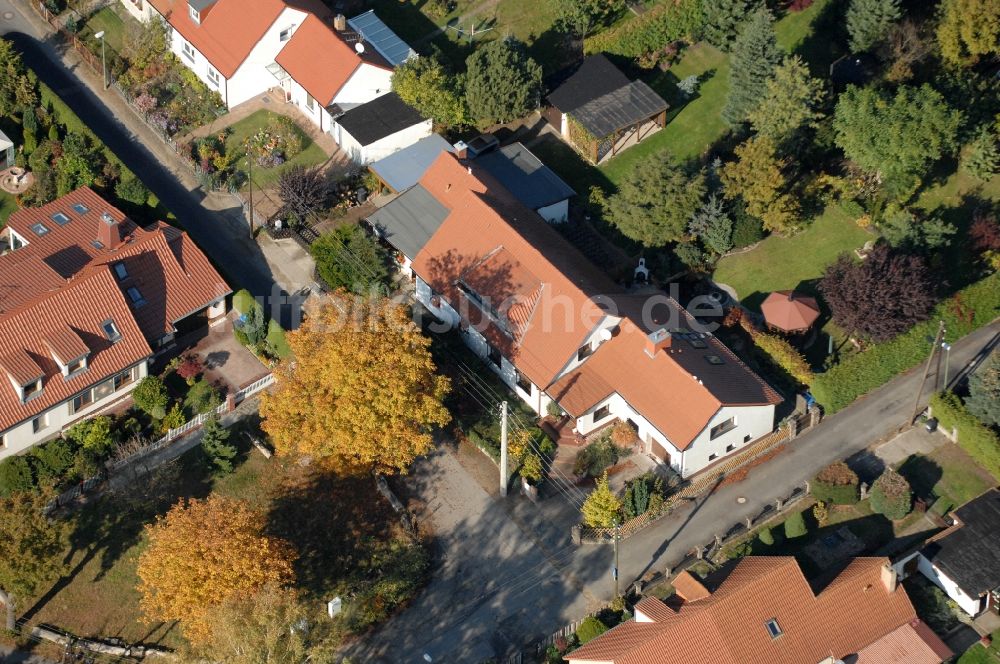 Luftbild Berlin - Wohngebiet einer Einfamilienhaus- Siedlung im Ortsteil Karow in Berlin, Deutschland