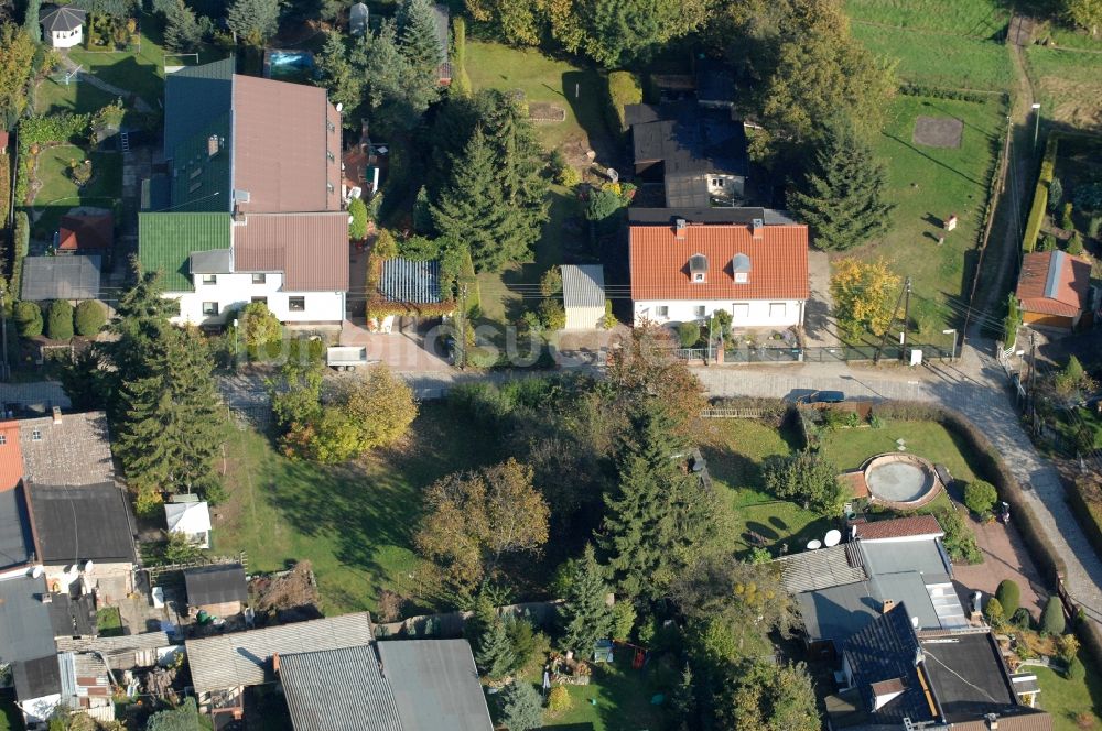 Berlin aus der Vogelperspektive: Wohngebiet einer Einfamilienhaus- Siedlung im Ortsteil Karow in Berlin, Deutschland