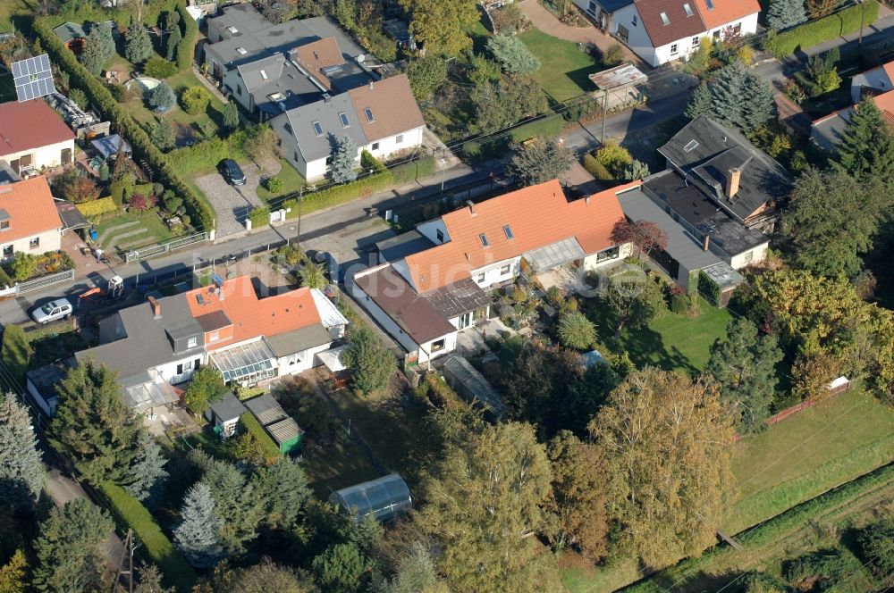 Berlin aus der Vogelperspektive: Wohngebiet einer Einfamilienhaus- Siedlung im Ortsteil Karow in Berlin, Deutschland