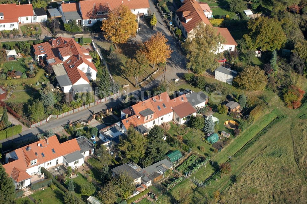 Berlin von oben - Wohngebiet einer Einfamilienhaus- Siedlung im Ortsteil Karow in Berlin, Deutschland