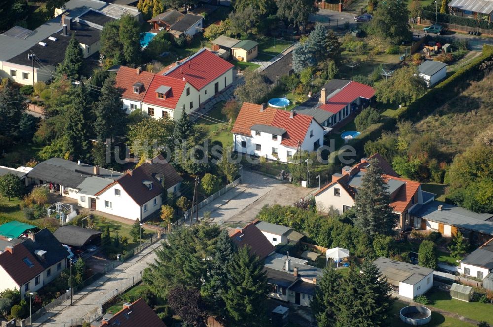 Berlin von oben - Wohngebiet einer Einfamilienhaus- Siedlung im Ortsteil Karow in Berlin, Deutschland