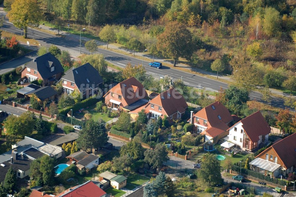 Berlin aus der Vogelperspektive: Wohngebiet einer Einfamilienhaus- Siedlung im Ortsteil Karow in Berlin, Deutschland