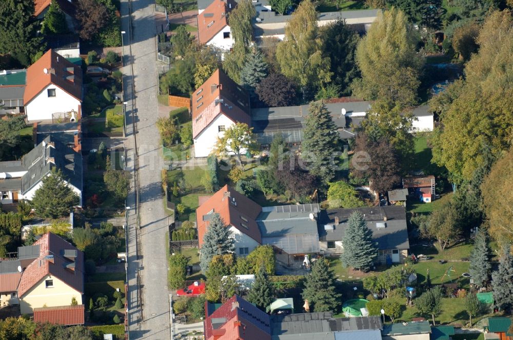 Berlin aus der Vogelperspektive: Wohngebiet einer Einfamilienhaus- Siedlung im Ortsteil Karow in Berlin, Deutschland