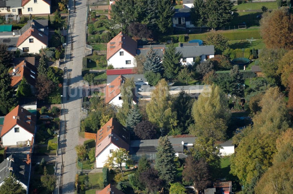 Luftbild Berlin - Wohngebiet einer Einfamilienhaus- Siedlung im Ortsteil Karow in Berlin, Deutschland