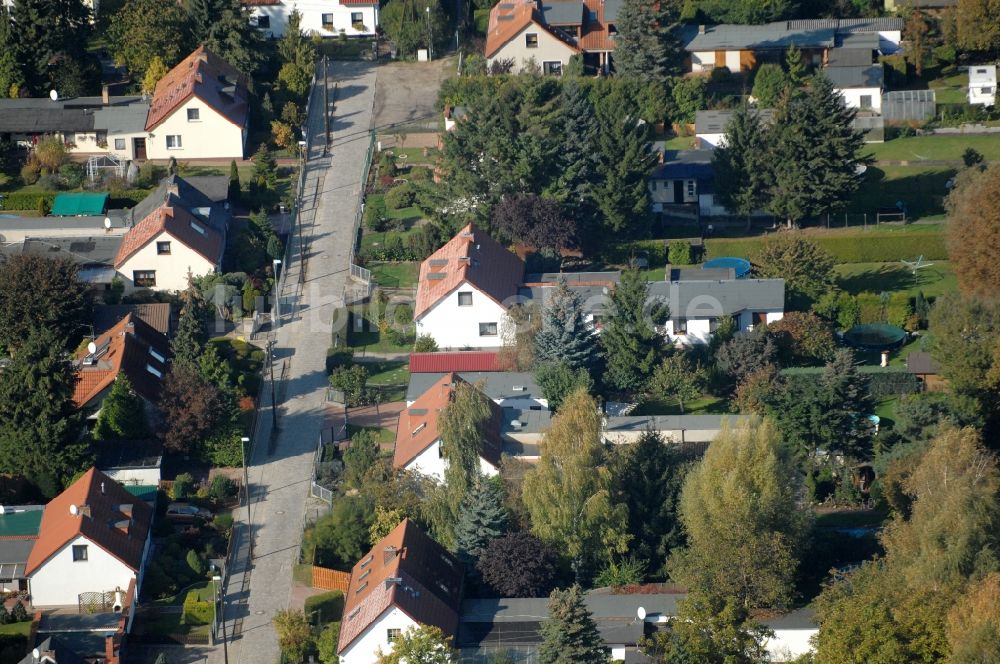 Luftaufnahme Berlin - Wohngebiet einer Einfamilienhaus- Siedlung im Ortsteil Karow in Berlin, Deutschland