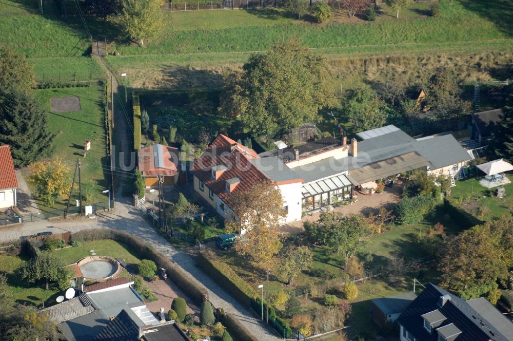 Berlin von oben - Wohngebiet einer Einfamilienhaus- Siedlung im Ortsteil Karow in Berlin, Deutschland