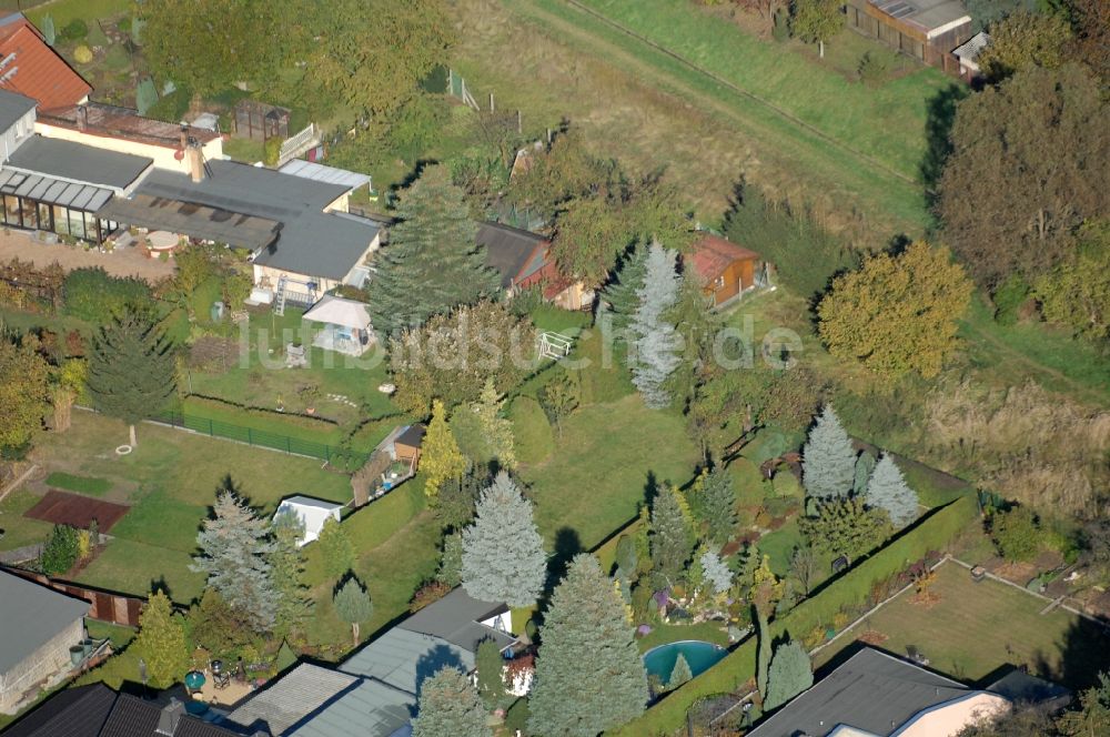 Berlin von oben - Wohngebiet einer Einfamilienhaus- Siedlung im Ortsteil Karow in Berlin, Deutschland