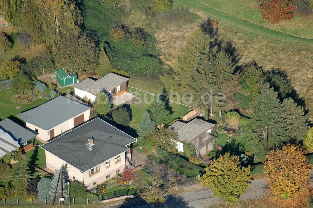 Berlin aus der Vogelperspektive: Wohngebiet einer Einfamilienhaus- Siedlung im Ortsteil Karow in Berlin, Deutschland