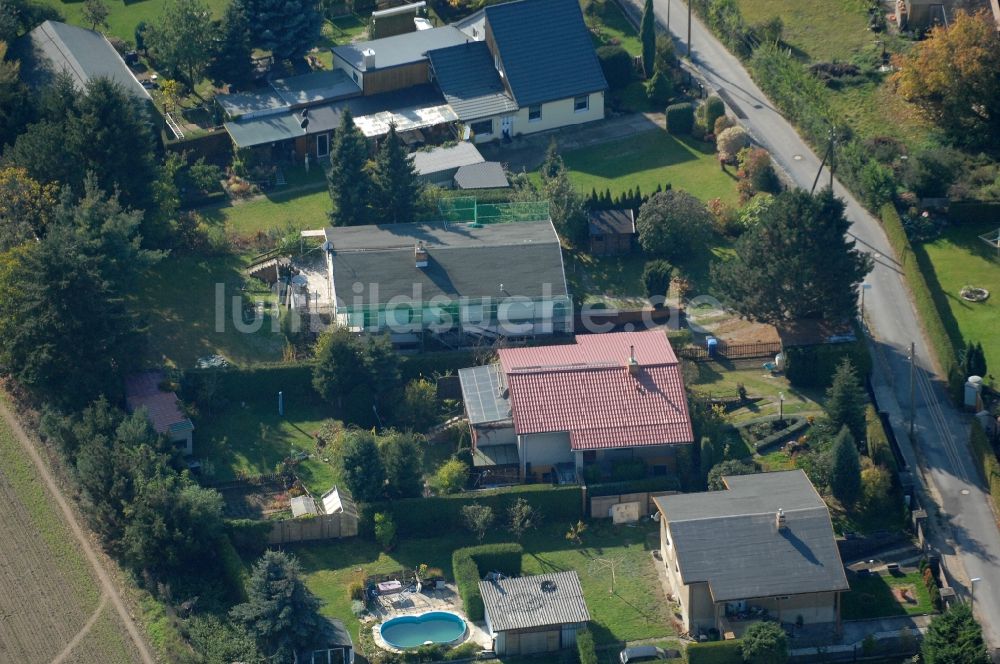 Berlin von oben - Wohngebiet einer Einfamilienhaus- Siedlung im Ortsteil Karow in Berlin, Deutschland