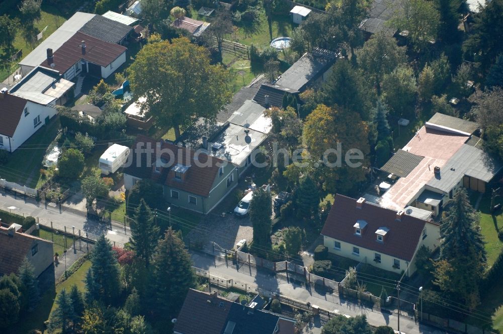 Berlin von oben - Wohngebiet einer Einfamilienhaus- Siedlung im Ortsteil Karow in Berlin, Deutschland