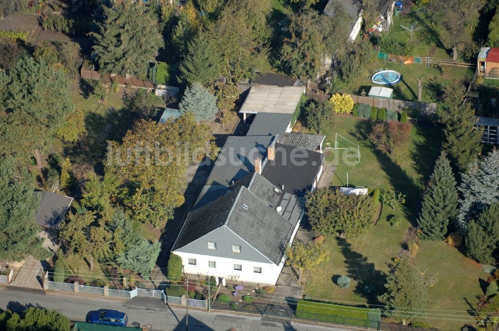 Berlin aus der Vogelperspektive: Wohngebiet einer Einfamilienhaus- Siedlung im Ortsteil Karow in Berlin, Deutschland