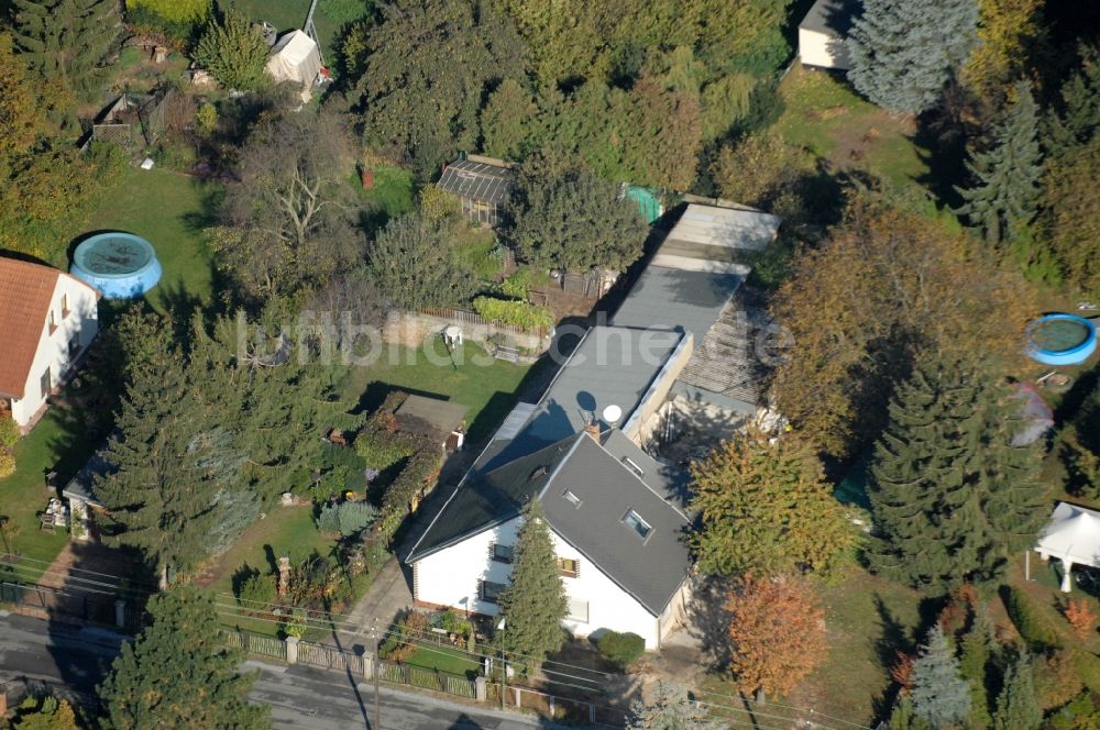 Berlin von oben - Wohngebiet einer Einfamilienhaus- Siedlung im Ortsteil Karow in Berlin, Deutschland