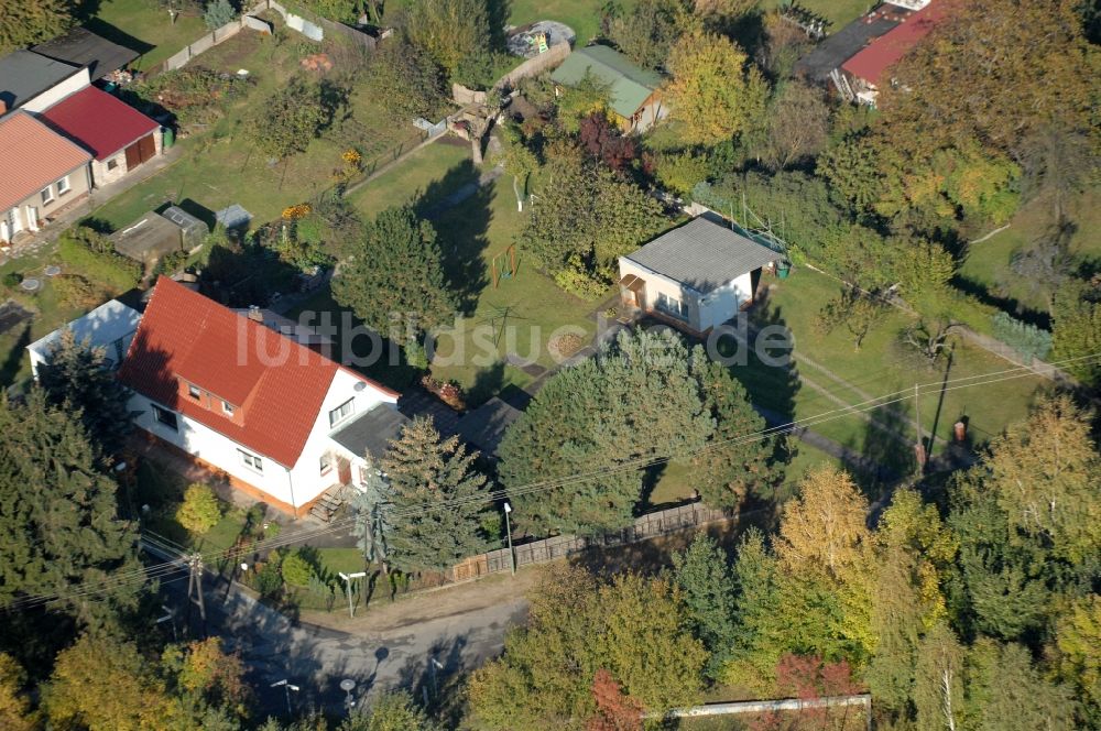 Berlin von oben - Wohngebiet einer Einfamilienhaus- Siedlung im Ortsteil Karow in Berlin, Deutschland