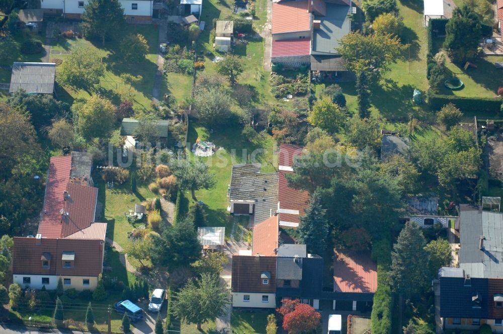 Berlin aus der Vogelperspektive: Wohngebiet einer Einfamilienhaus- Siedlung im Ortsteil Karow in Berlin, Deutschland