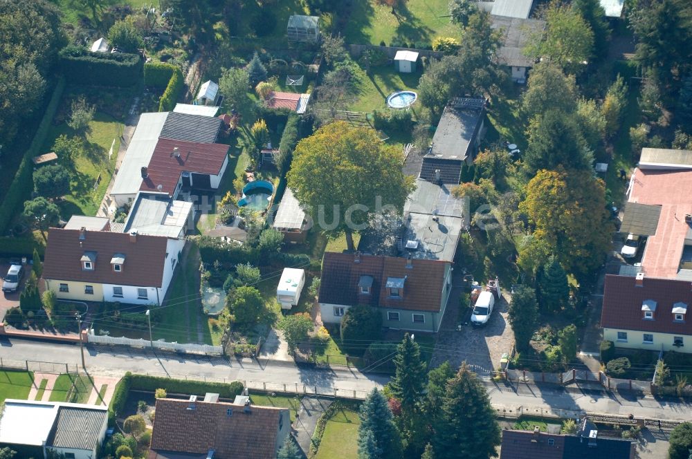 Berlin von oben - Wohngebiet einer Einfamilienhaus- Siedlung im Ortsteil Karow in Berlin, Deutschland