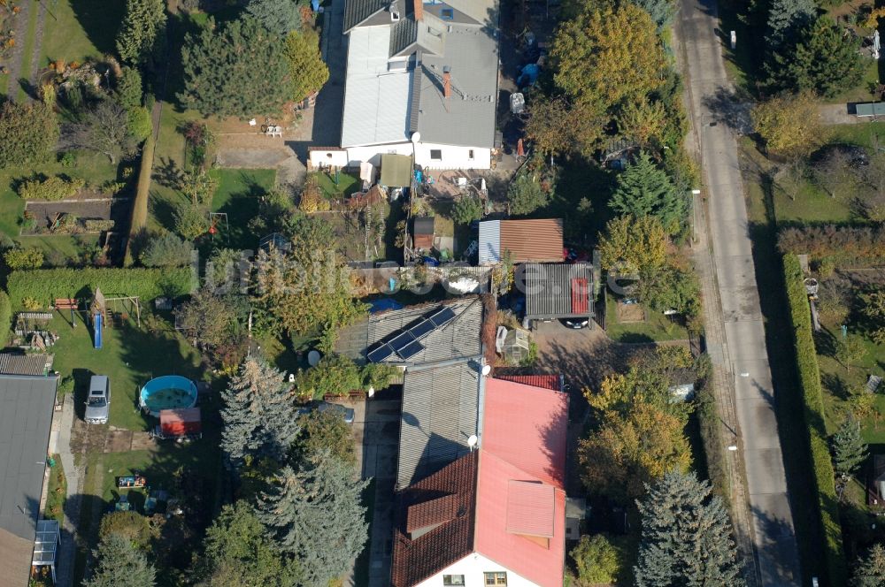 Berlin von oben - Wohngebiet einer Einfamilienhaus- Siedlung im Ortsteil Karow in Berlin, Deutschland