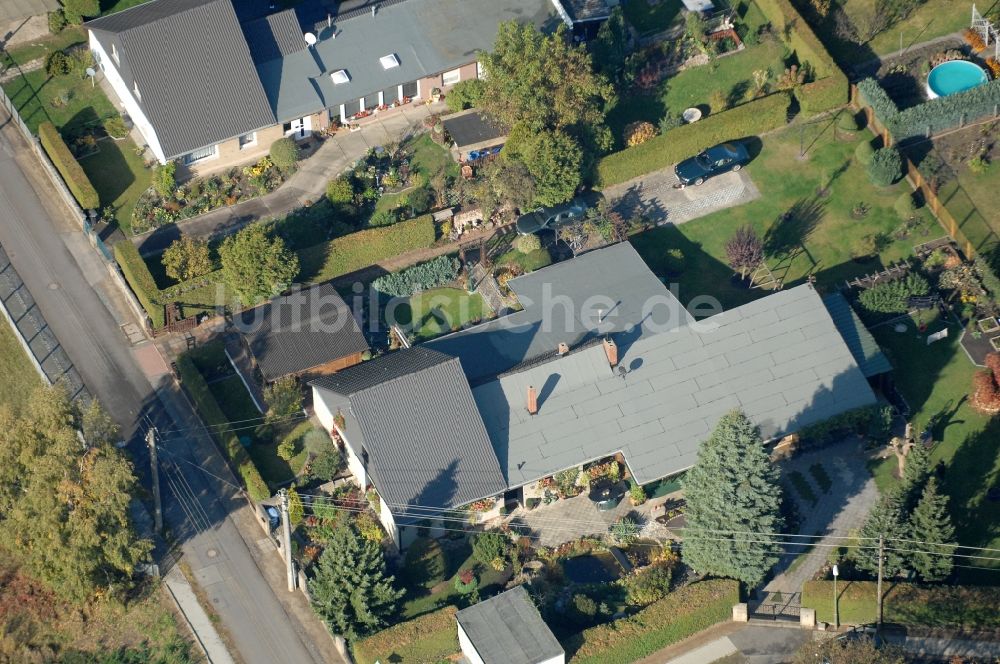 Berlin von oben - Wohngebiet einer Einfamilienhaus- Siedlung im Ortsteil Karow in Berlin, Deutschland