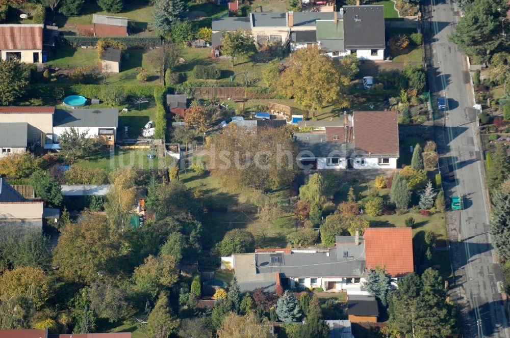 Luftbild Berlin - Wohngebiet einer Einfamilienhaus- Siedlung im Ortsteil Karow in Berlin, Deutschland