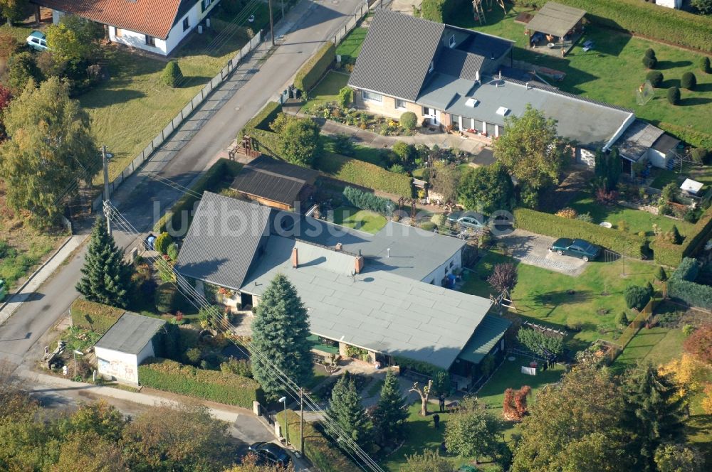 Berlin aus der Vogelperspektive: Wohngebiet einer Einfamilienhaus- Siedlung im Ortsteil Karow in Berlin, Deutschland