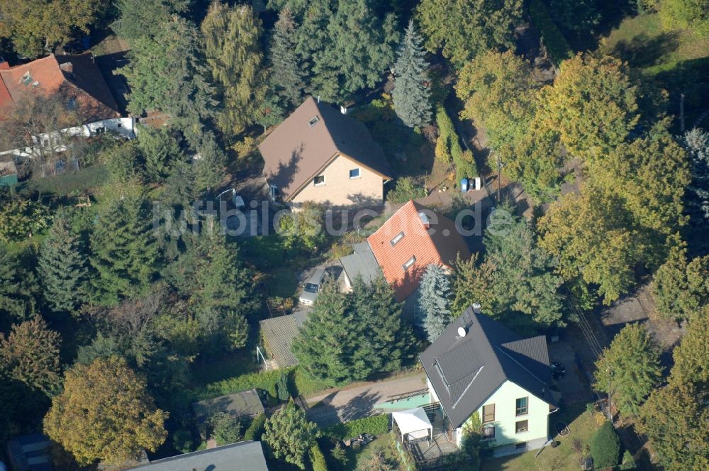 Berlin aus der Vogelperspektive: Wohngebiet einer Einfamilienhaus- Siedlung im Ortsteil Karow in Berlin, Deutschland