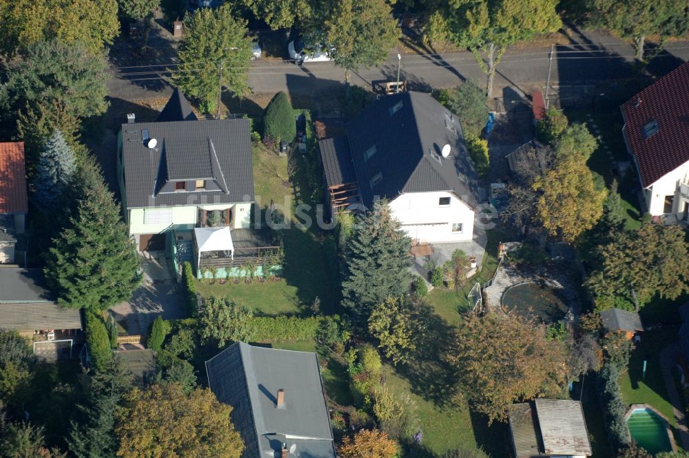 Berlin von oben - Wohngebiet einer Einfamilienhaus- Siedlung im Ortsteil Karow in Berlin, Deutschland