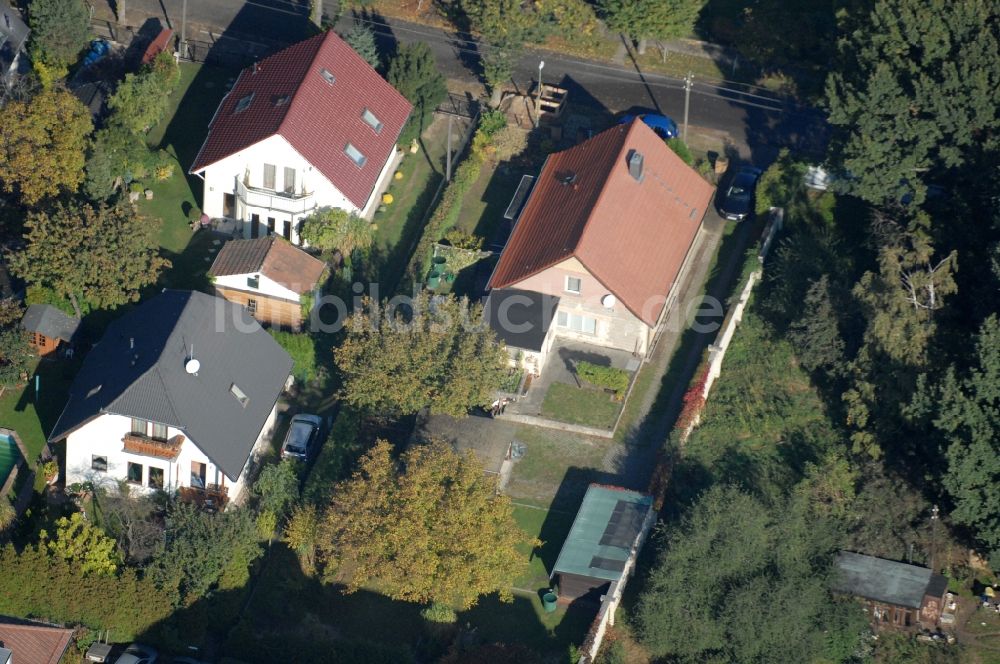 Berlin aus der Vogelperspektive: Wohngebiet einer Einfamilienhaus- Siedlung im Ortsteil Karow in Berlin, Deutschland