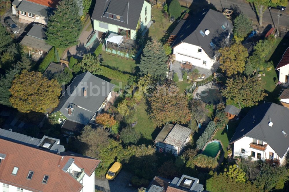 Luftbild Berlin - Wohngebiet einer Einfamilienhaus- Siedlung im Ortsteil Karow in Berlin, Deutschland