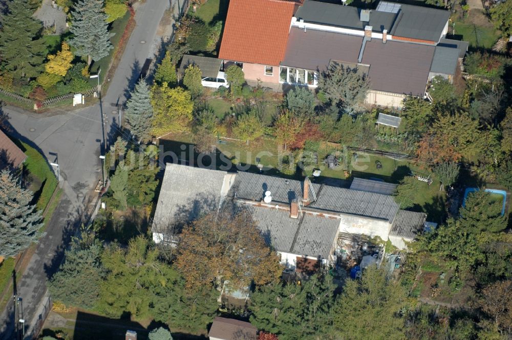 Luftbild Berlin - Wohngebiet einer Einfamilienhaus- Siedlung im Ortsteil Karow in Berlin, Deutschland