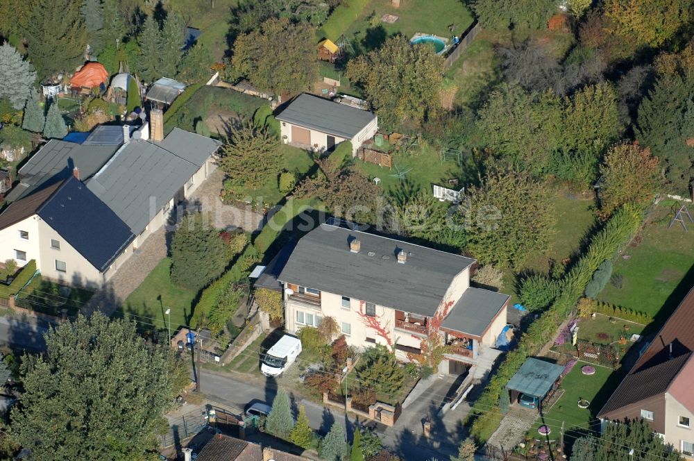 Berlin von oben - Wohngebiet einer Einfamilienhaus- Siedlung im Ortsteil Karow in Berlin, Deutschland