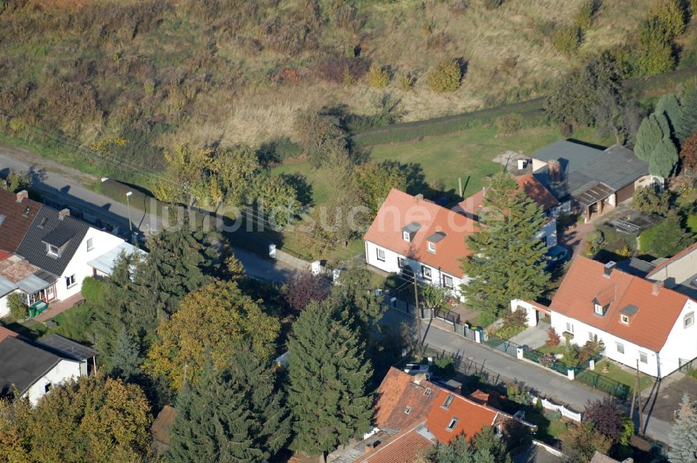 Berlin von oben - Wohngebiet einer Einfamilienhaus- Siedlung im Ortsteil Karow in Berlin, Deutschland